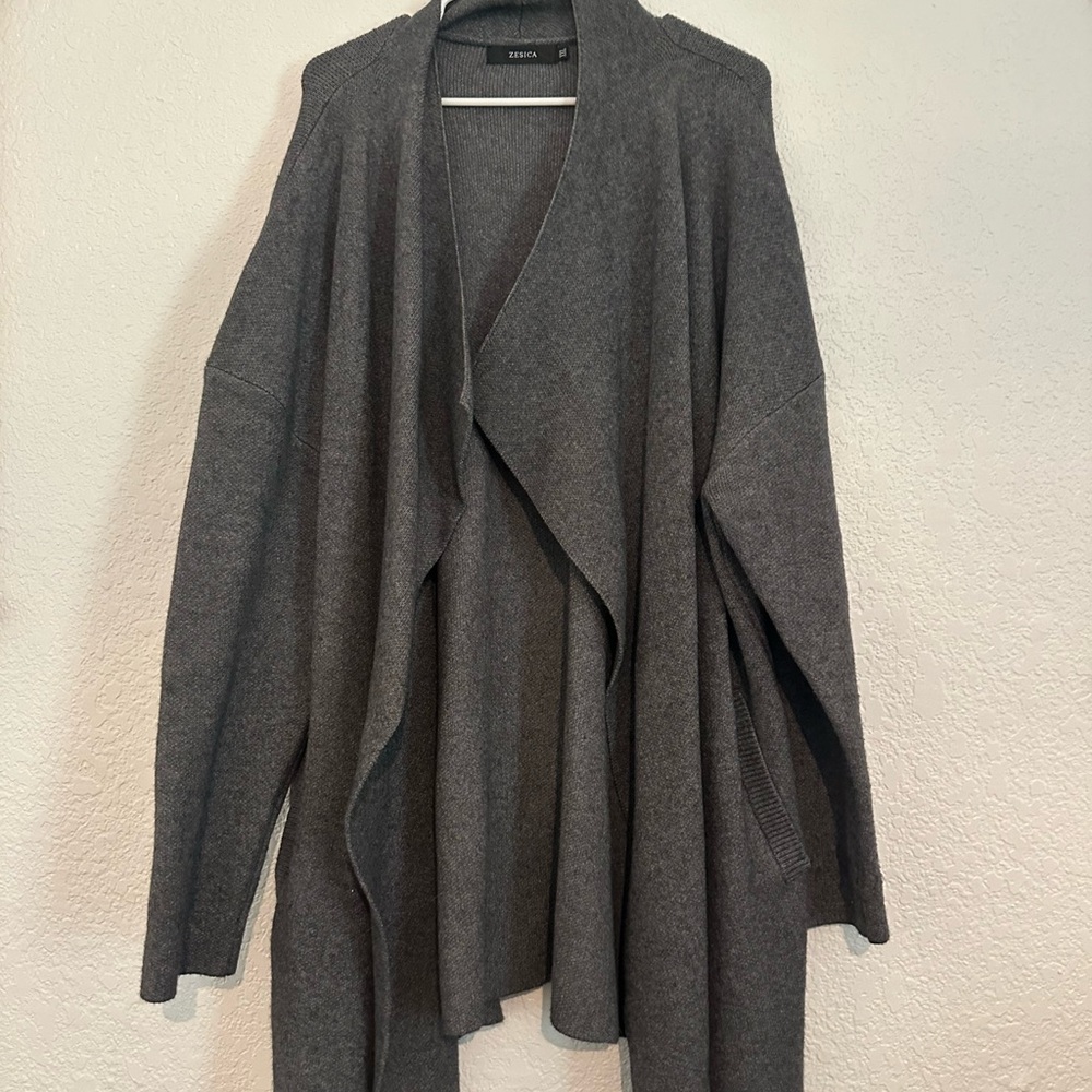 Women gray sweater with a draped collar